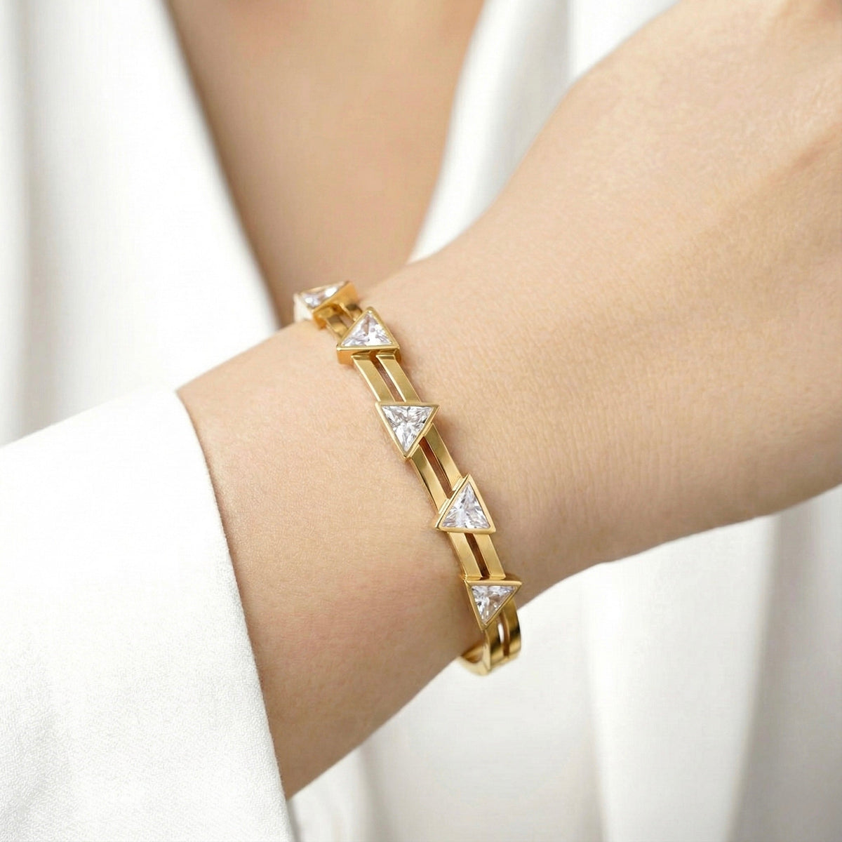 Bold Triangle Kada