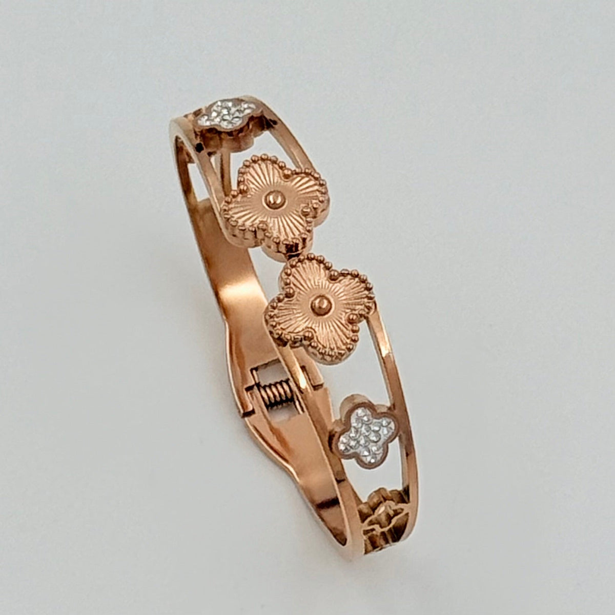 Lucky Clover Kada