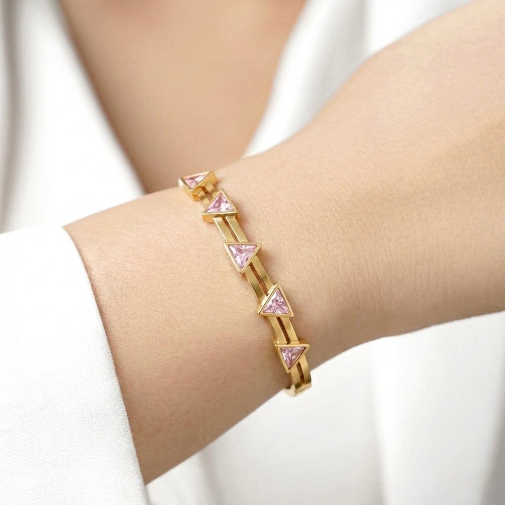 Bold Triangle Kada