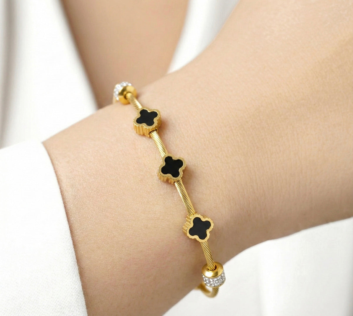 Clover charm Magnet kada