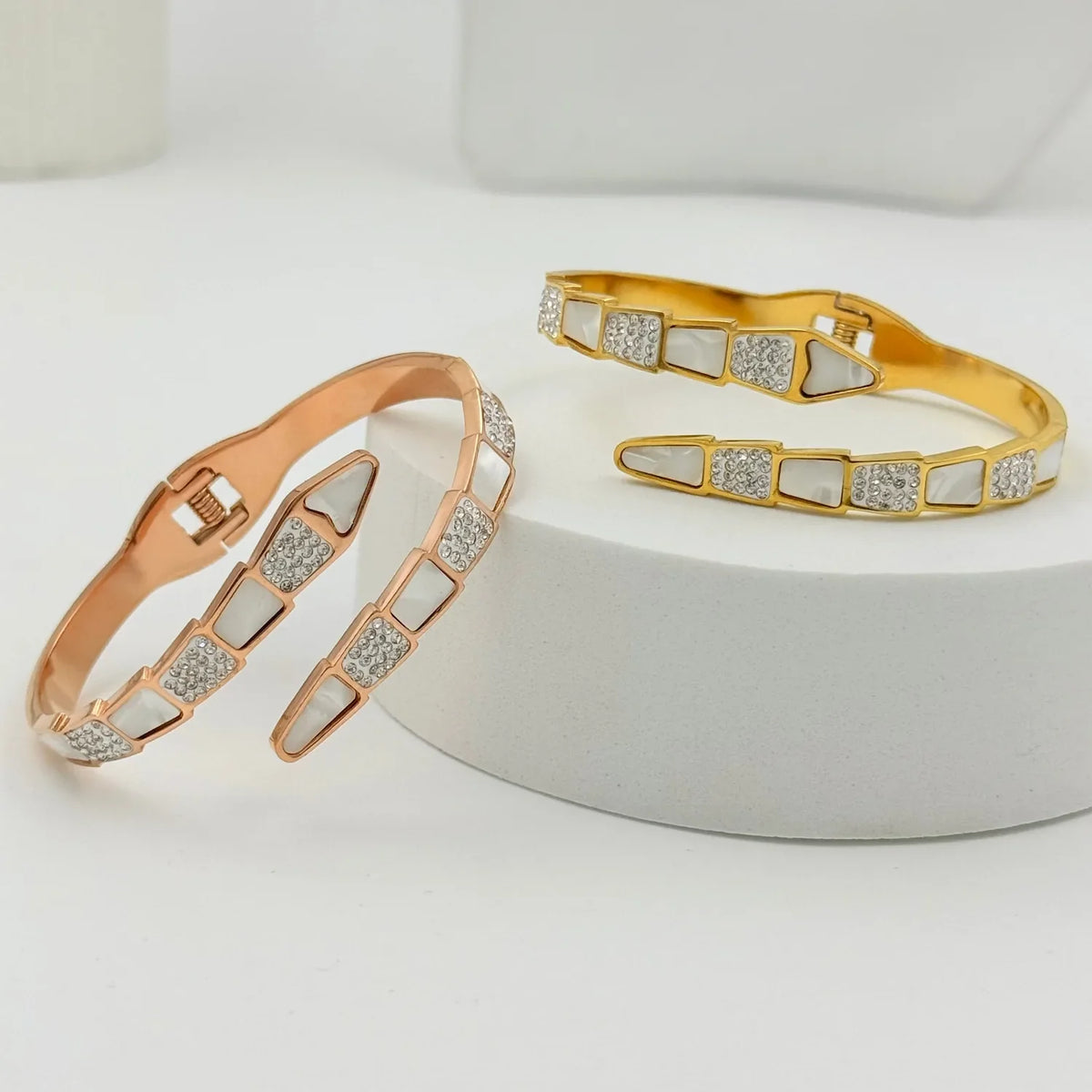 Nail shell snake Kada