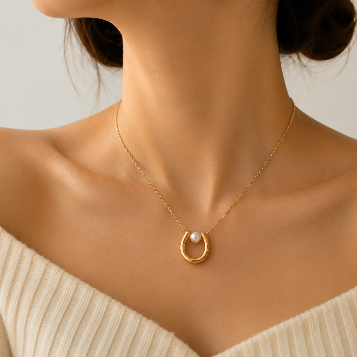 Pearl Golden U Necklace