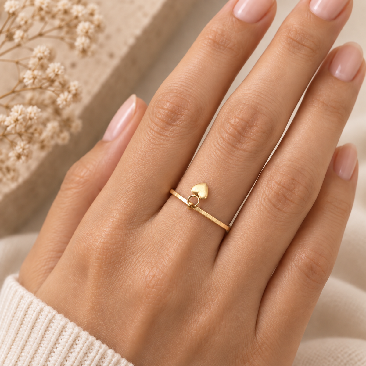 Dangling heart Ring